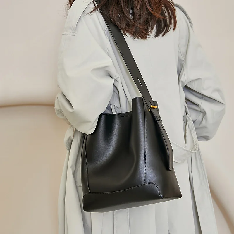 Женская сумка senior sense of commuting bucket bag 2023, новые модные кожаные женские сумки большой емкости через плечо на одно плечо Изображение 3
